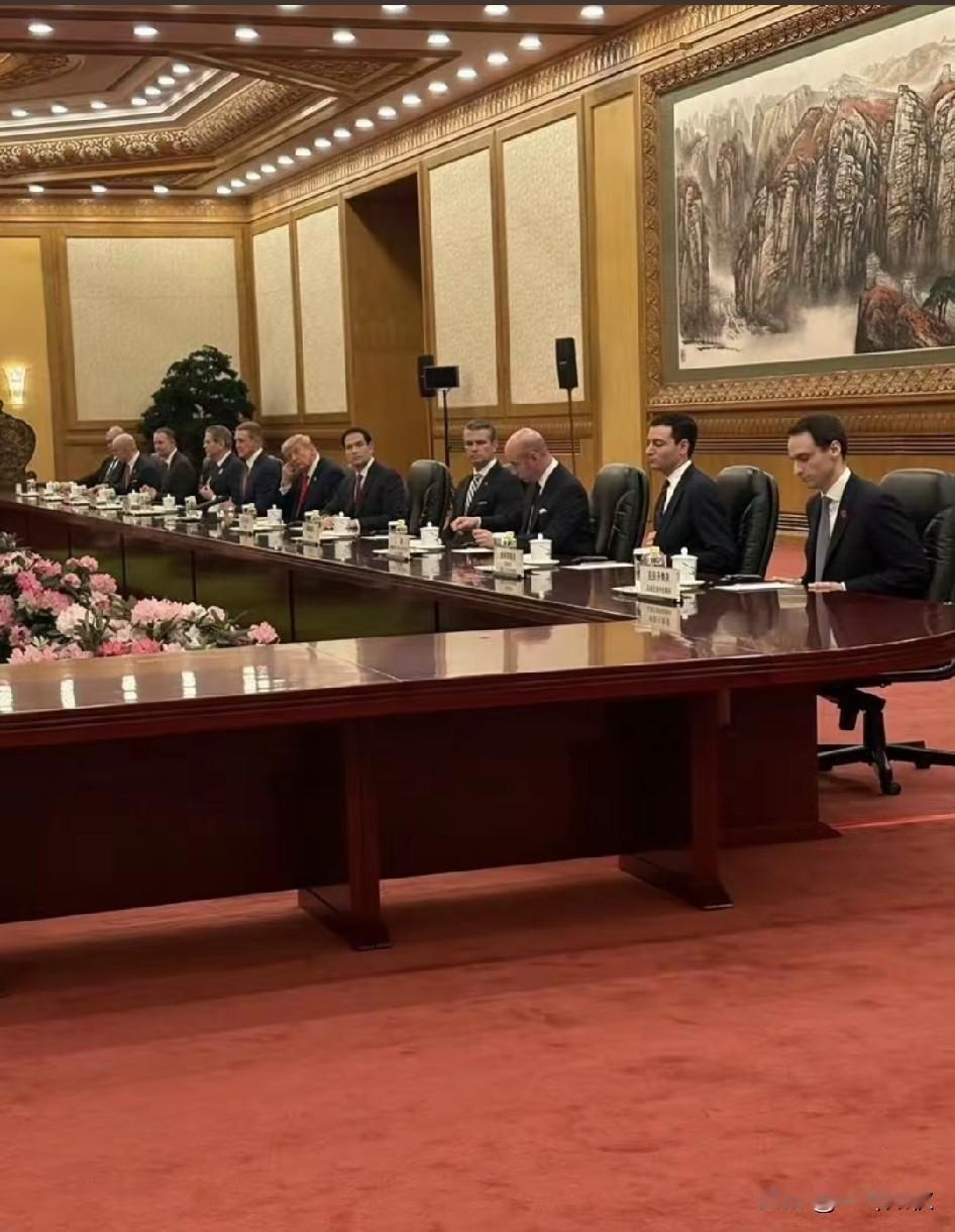 鲁比奥在人民大会堂。精神饱满！自信满满。