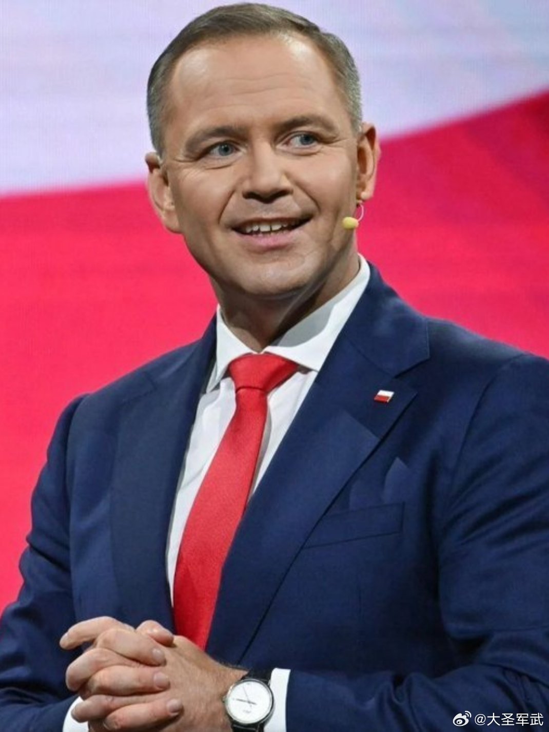 波兰总统纳沃茨基签署了一项法律，根据该法律，所有在乌克兰一方作战的波兰公民均可免