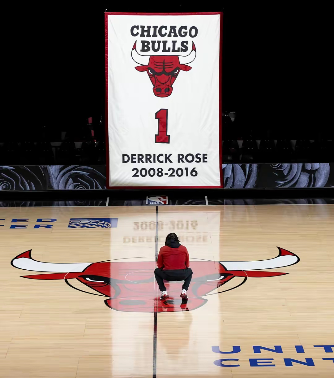 德里克·罗斯作为控卫 他拥有无私的品质和成熟的控球技术 作为得分手 他身体强壮 