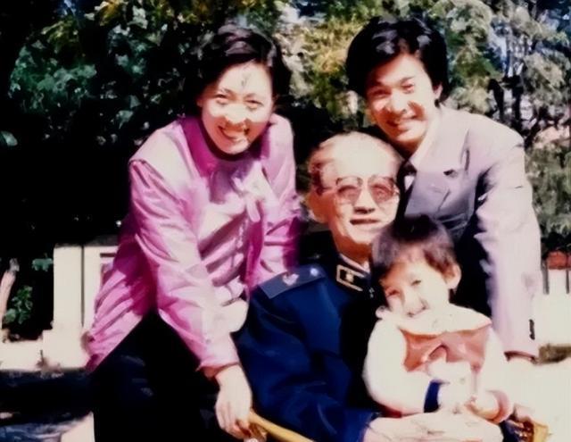 1987年，开国中将周希汉离休两月，山西一老农三度赴京，执意求见，自称曾是将军通