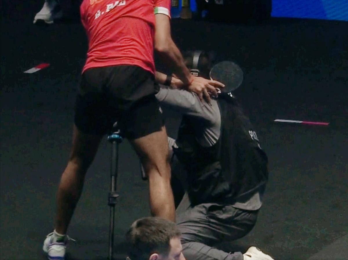 过瘾呀，过瘾！林诗栋把印度选手打出了台！
今天林诗栋打的太热血了。

第一局
就