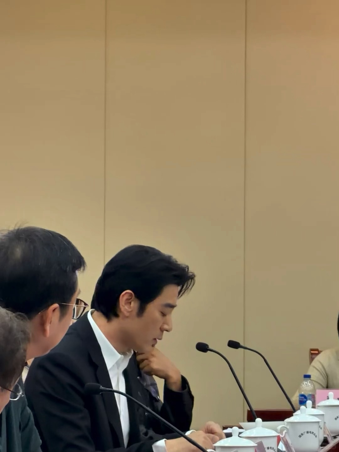 参加《生命树》创作座谈会的胡歌！好正好帅胡歌出席生命树创作座谈会 胡歌生命树创作