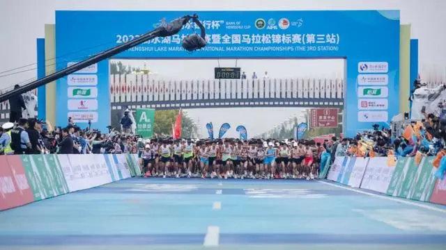 #衡水湖马拉松# 据说1554人破三，去年才762人，翻倍增长啊，一共才1000