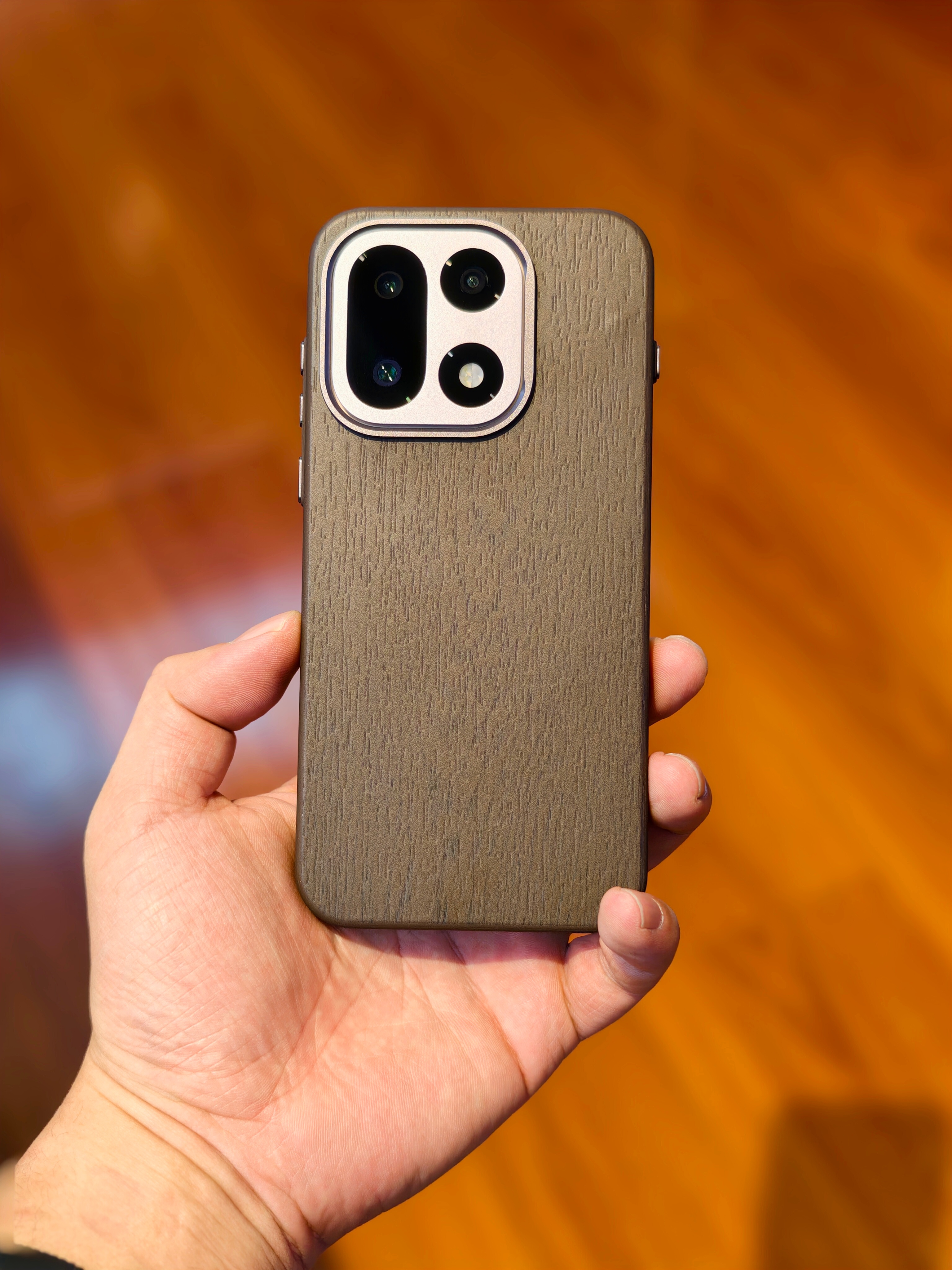 一加15，配阿趣家的黑胡桃风味磁吸壳，简直绝了！一加独有的味道，还在～⛽ 