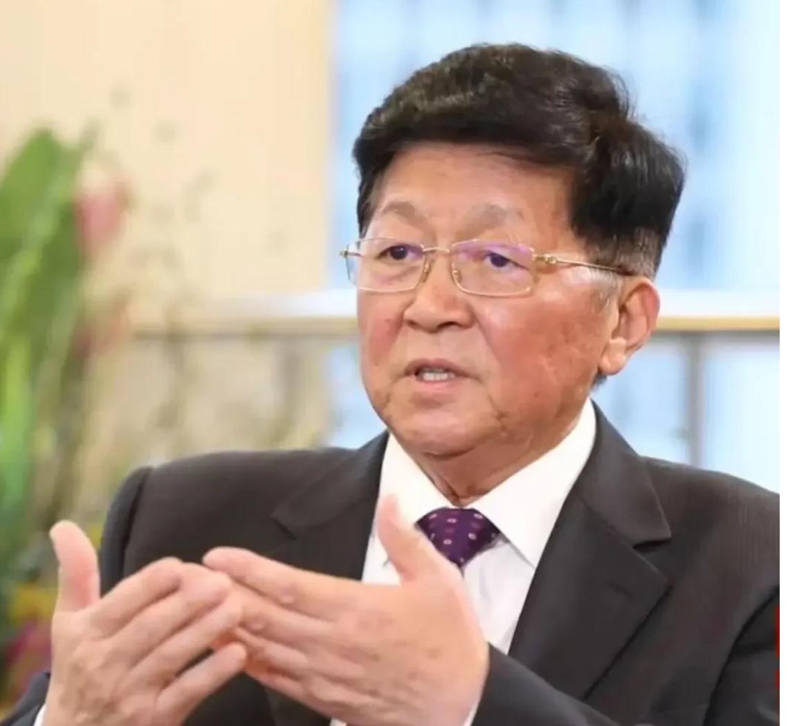 脱离民生、背离现实，评专家“百姓拿三分之一存款救楼市”的荒唐言论
 
昨天看到一