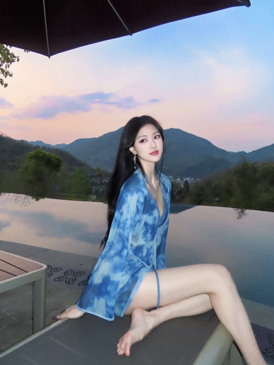 天台泳池的蓝调时刻🌊