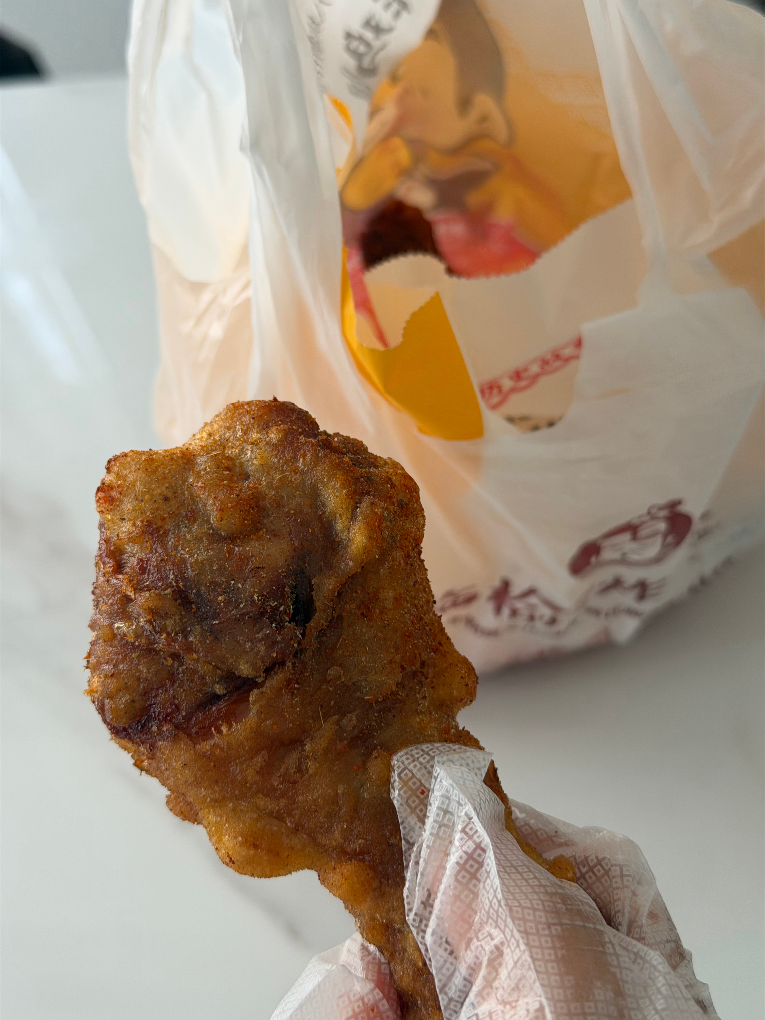 临海[超话]  小明不在家～放飞自我 哈哈哈 中午的汉堡我都能吃两个[哈哈] ​