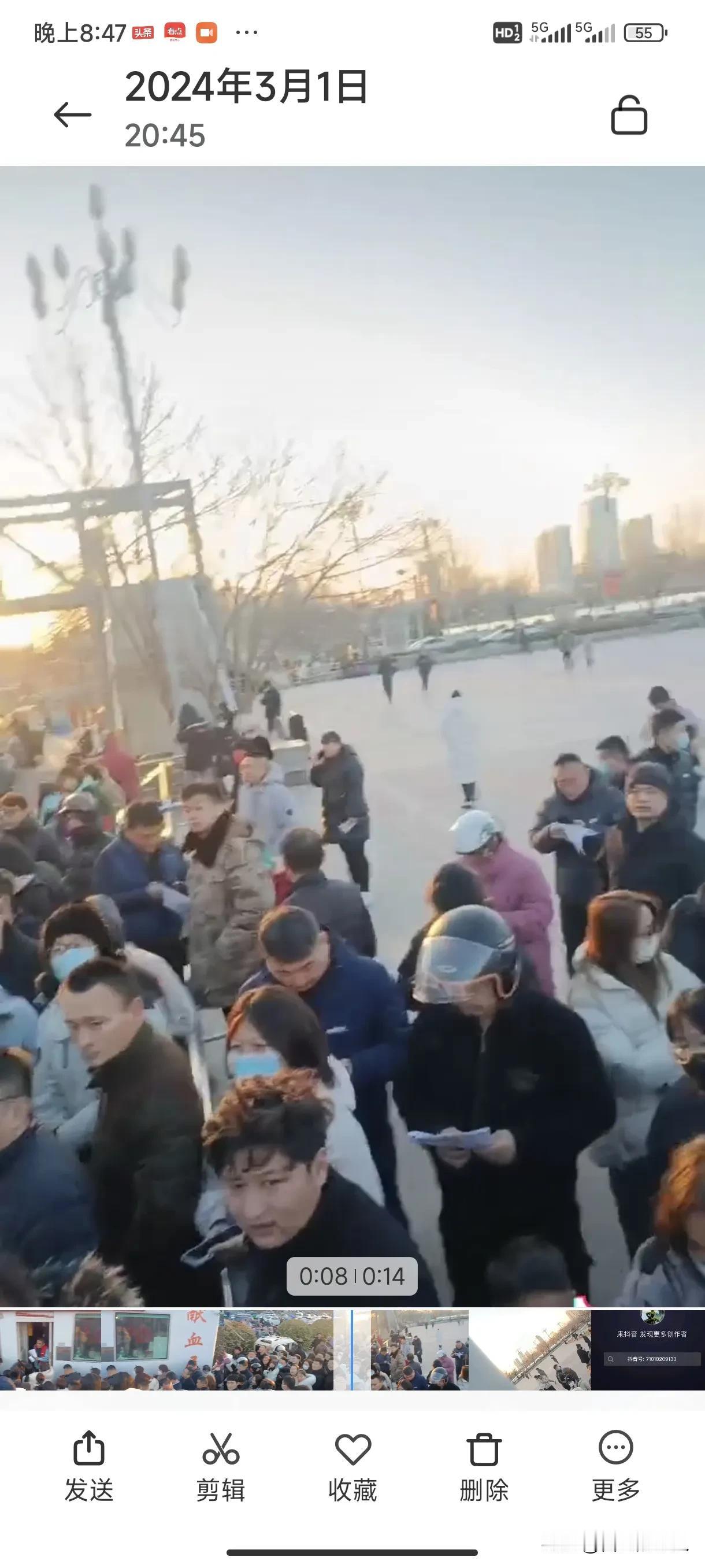 太突然了，德州市一司机开车直接撞进了学生群里，2名孩子没了，还有6名孩子受了伤，