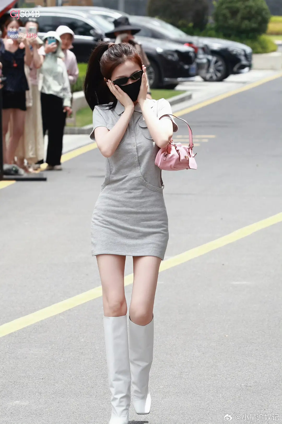 这是虞书欣路透图中比较正常的衣服了吧？ 