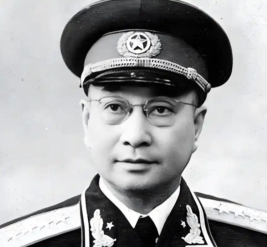 1927年南昌起义之后，部队南下，陈赓在会昌激战中左腿中弹，胫骨骨折，伤口严重感