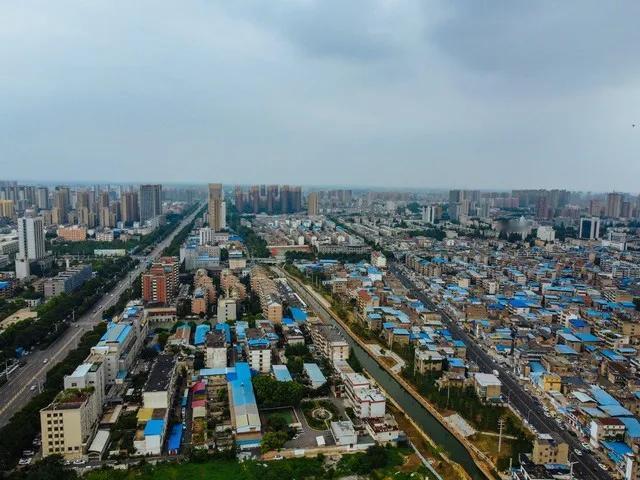 阜阳是皖北人口最多城市，也是我国最平坦的城市之一，这里四季分明，气候湿润，非常适