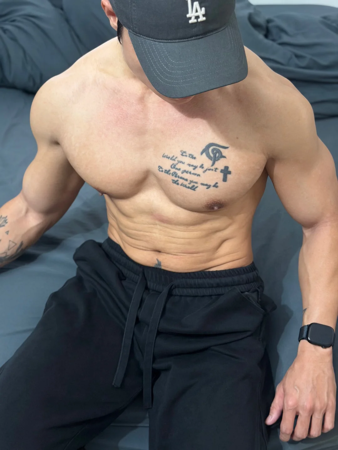 能被这胸肌硬控一整天吗？