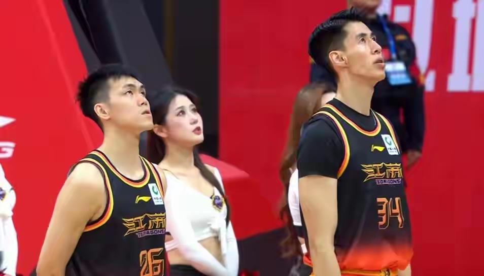江苏76-84不敌福建四连败，要严厉批评以下三人，表现太令人失望了
 
北京时间