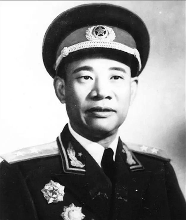 赣南籍开国中将泰山顶活捉日军情报局长，毛泽东亲称“菩萨司令”，传奇经历让人敬佩