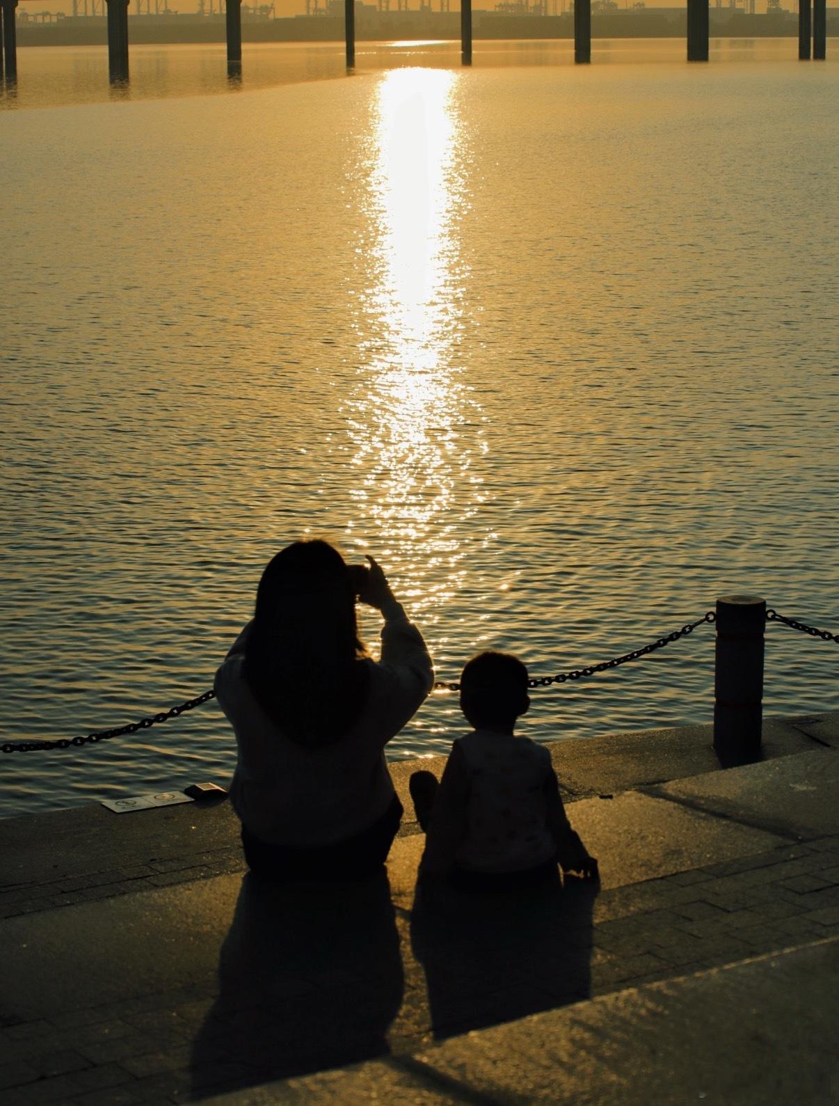 一段引人深思的话：“当你开始讨厌自己的孩子，内心充满烦躁，清晰看见他们身上的任性