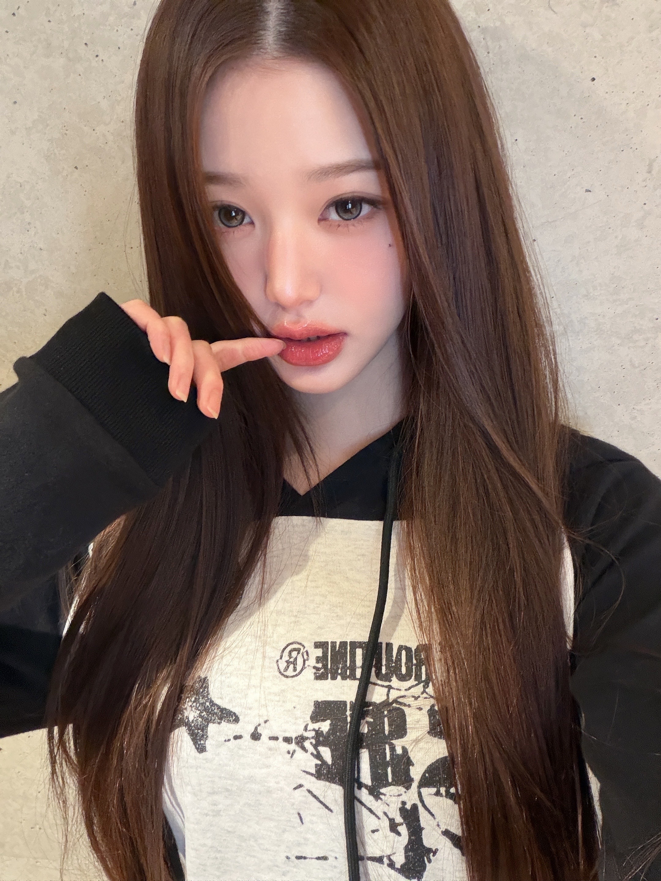 她又在这里勾引人