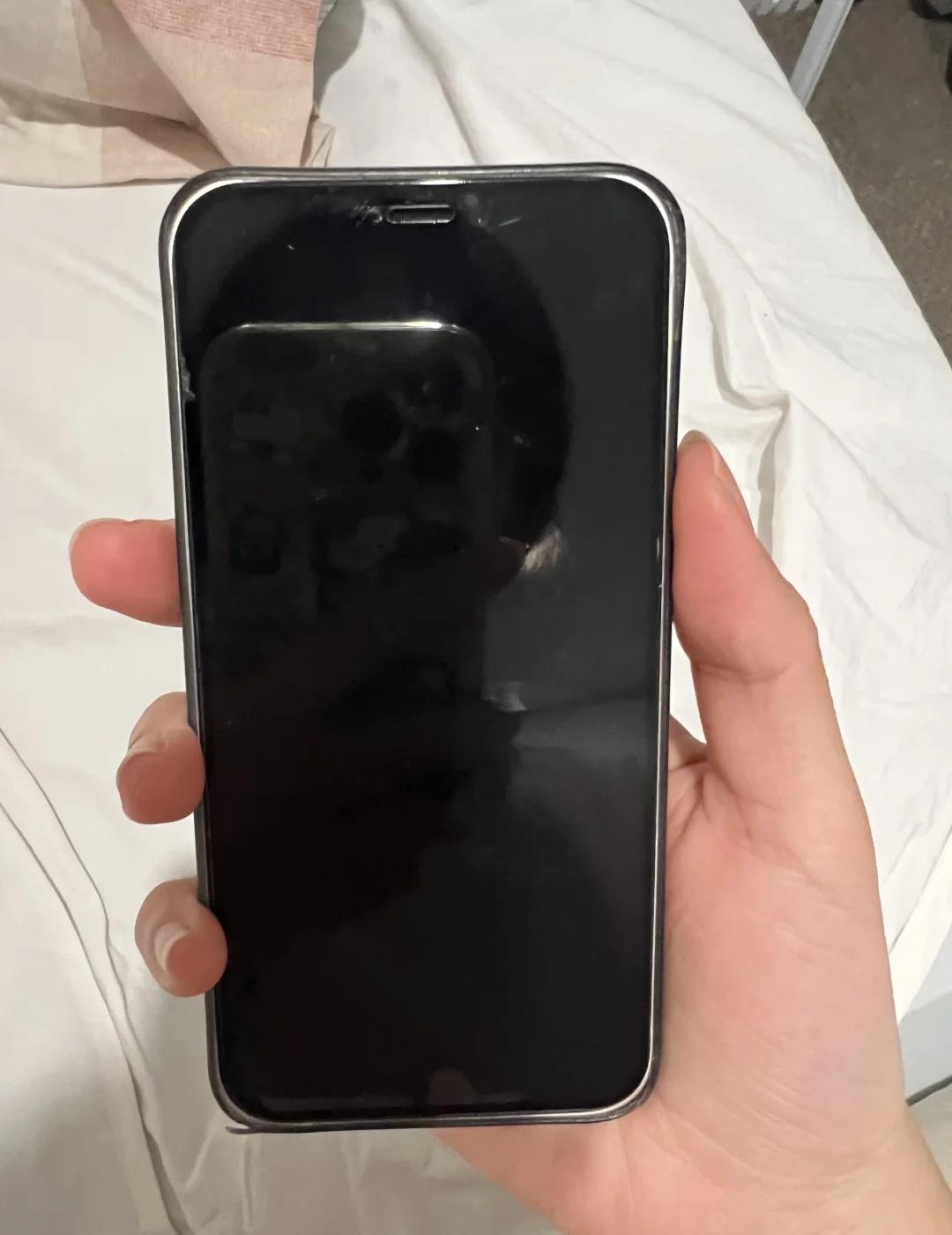 开除一个iPhone12mini
平时用来装国内电话卡的
国行128g
电池74