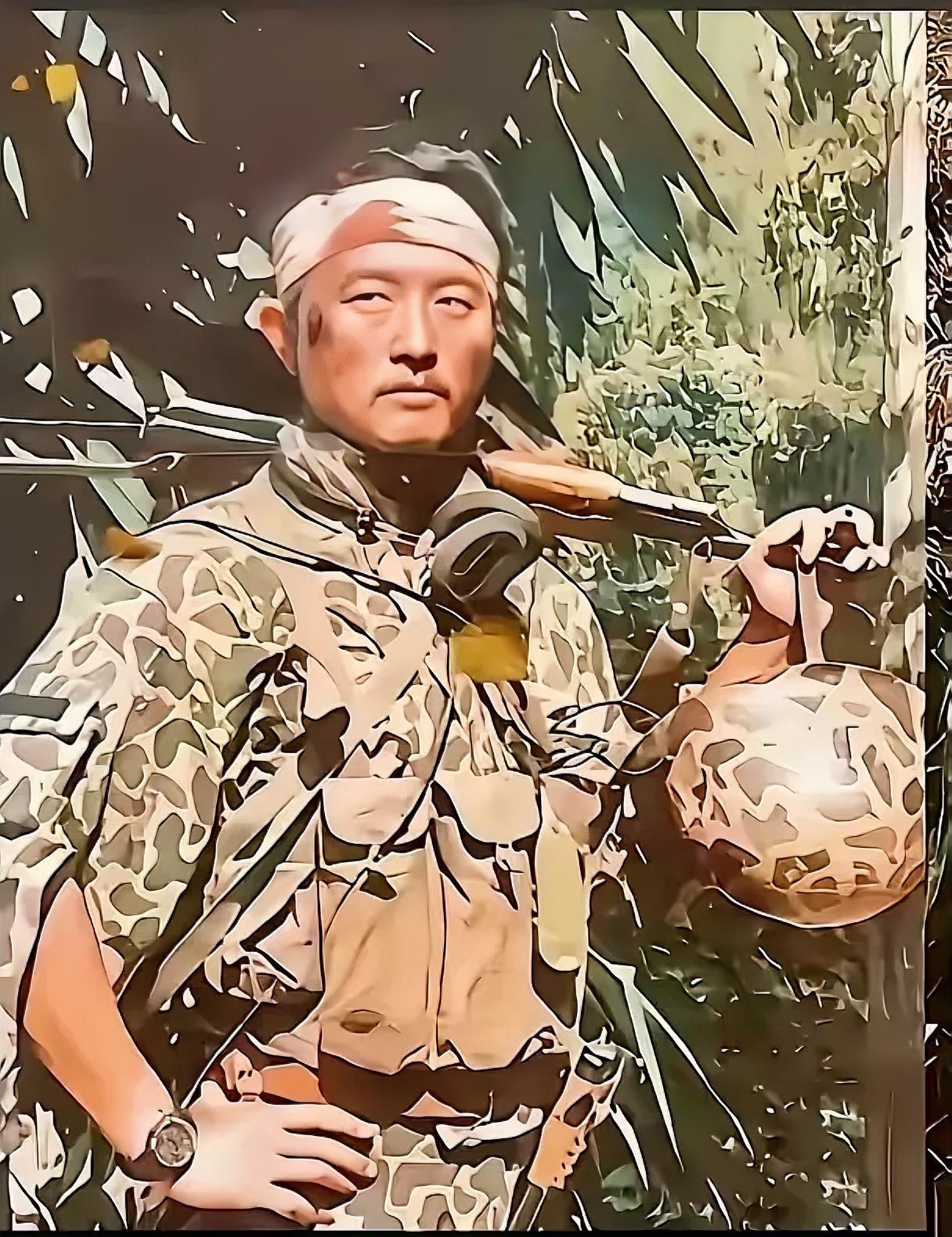 李保民1959年3月出生，1978年1月光荣入伍。自幼练习查拳的他身手矫健、耐力