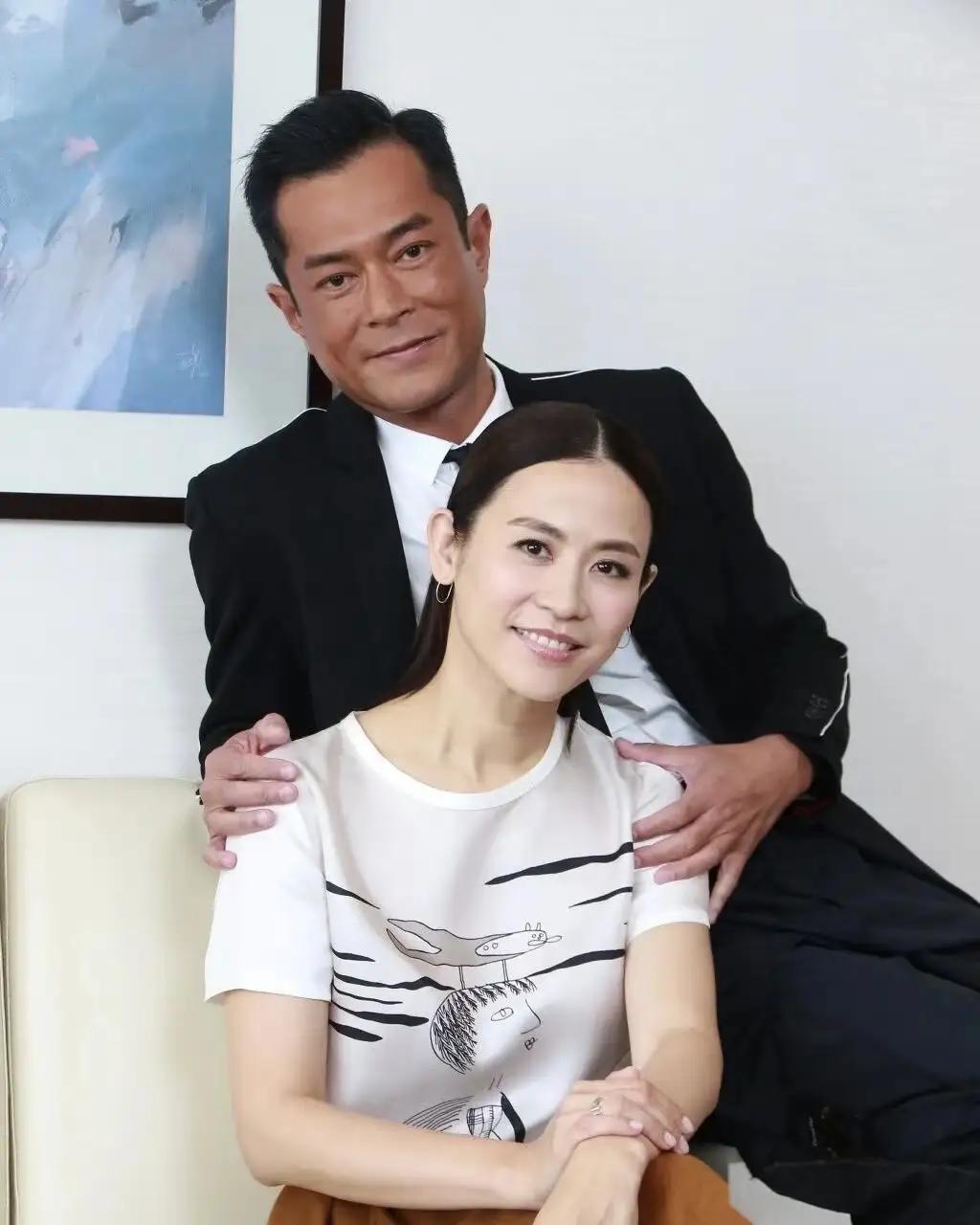 查了一下古天乐和宣萱的旧新闻，心里真不是滋味。
 
一晃三十年，两人从青涩少年走