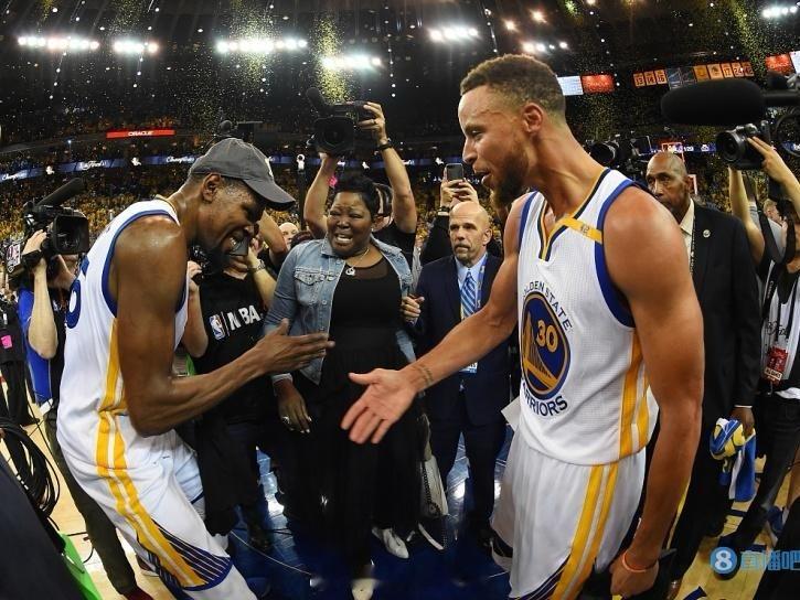 巴斯特骂KD：投敌杜，离开库里啥也不是！巴斯特骂库里：4冠1fmvp，抱杜兰特爸