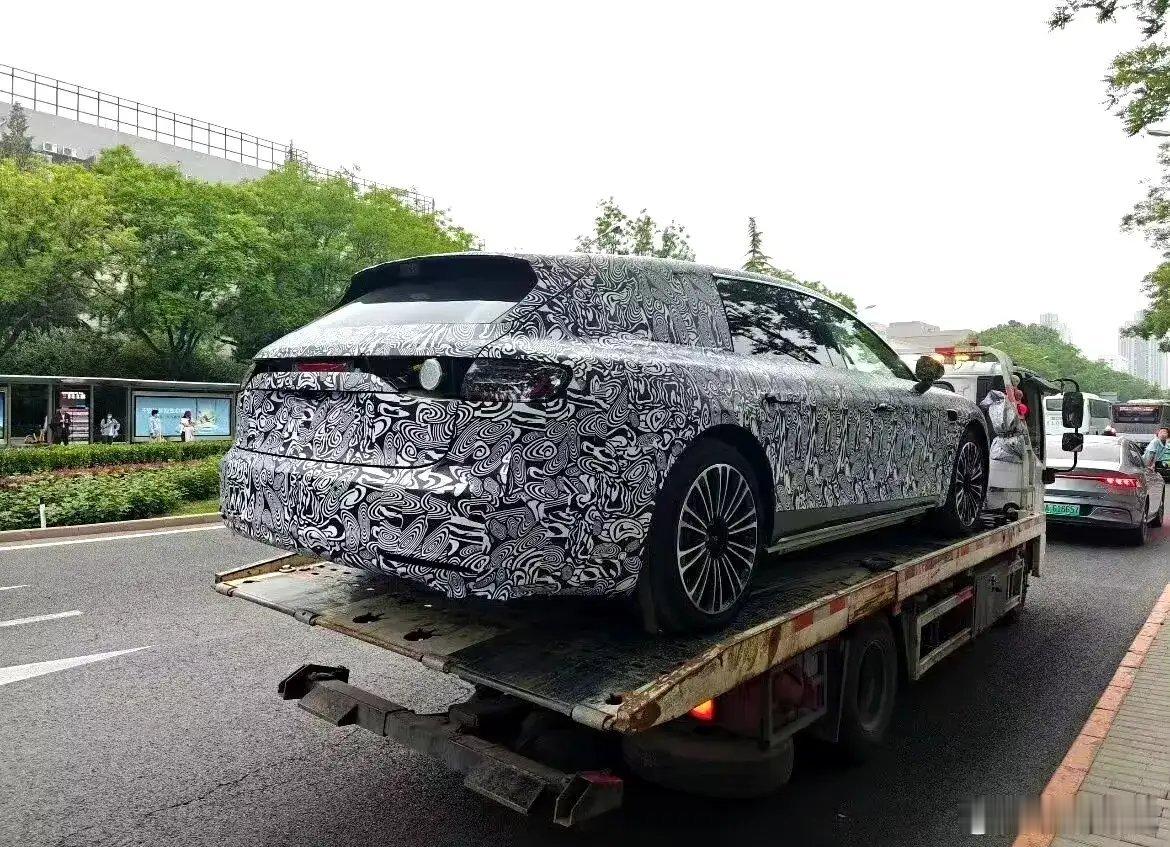 【享界S9旅行车谍照曝光：体形修长，配问界M8同款尾灯，华为智驾+超800km续