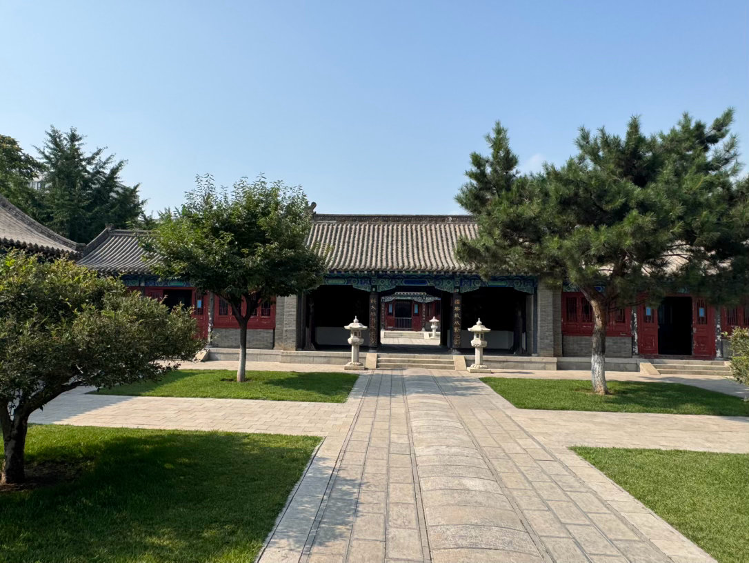 第一次来，随便逛逛，这个古城看起来不古 