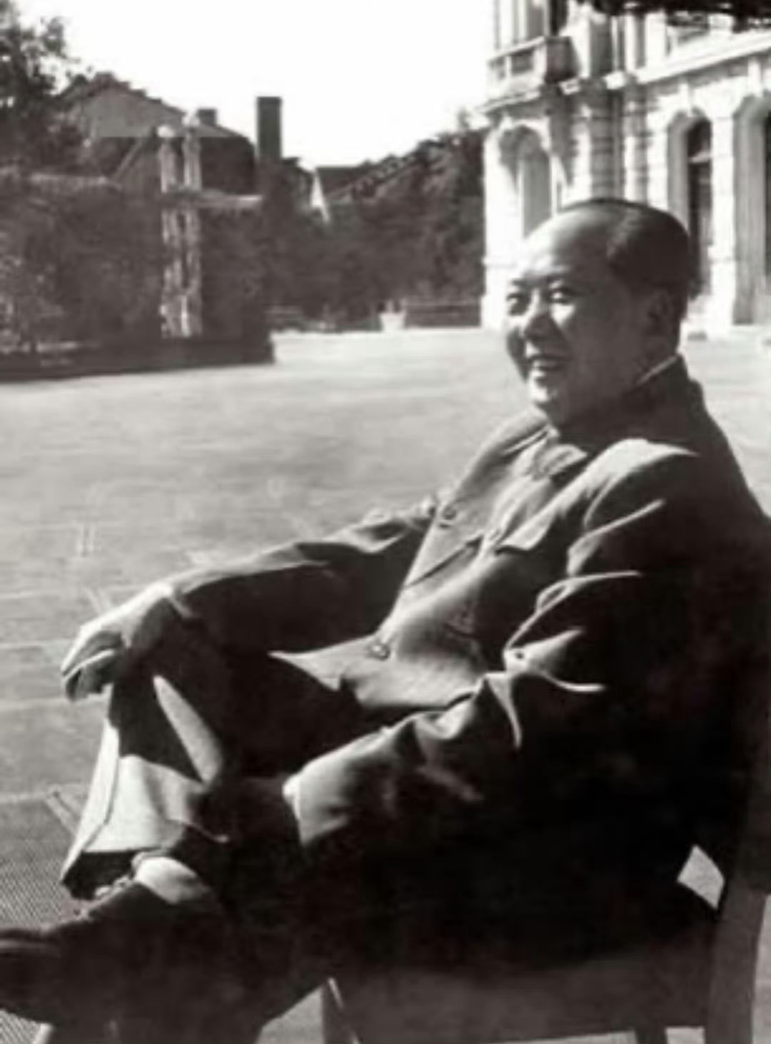缅怀教员，向伟人致敬，我们永远怀念你 ​​​