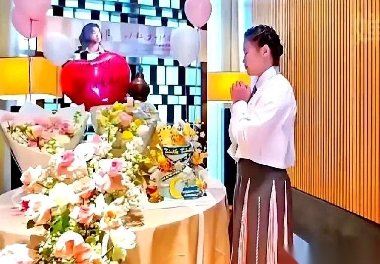 全红婵，今天19岁。
很多人都快忘了，这个被喊作“跳水天才”的姑娘，其实还是个孩