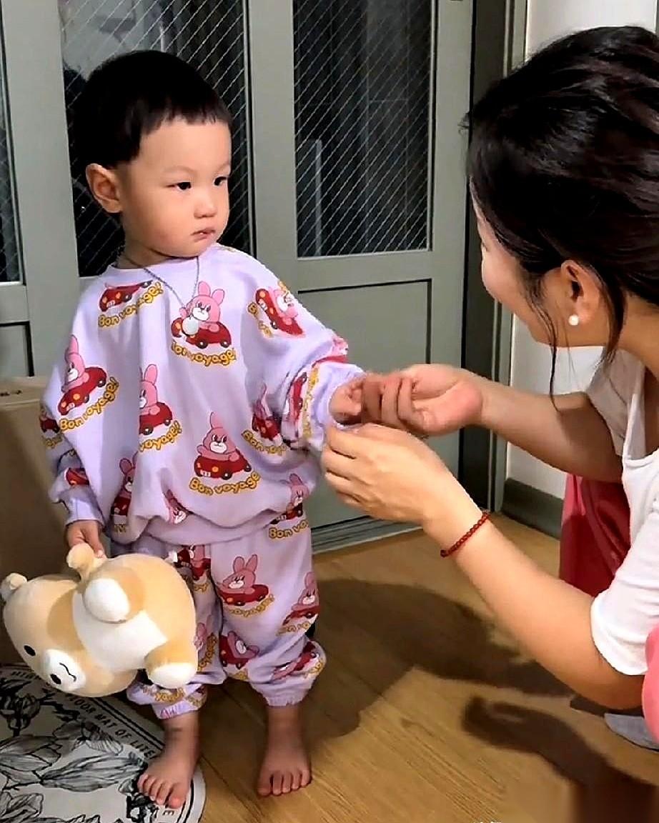 最怕的就是这种场面。
你满怀热情伸出双臂，结果人家“哇”一嗓子，直接把你推回冰点