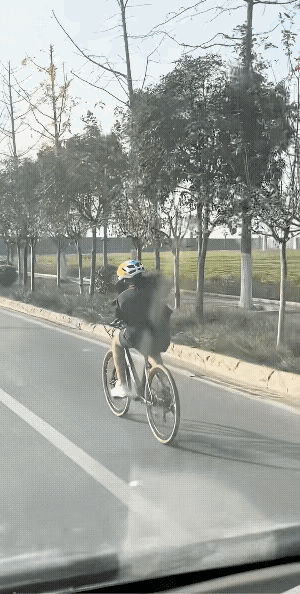 如此坚强，如此励志的小姑娘，未来的日子肯定会越来越好的！