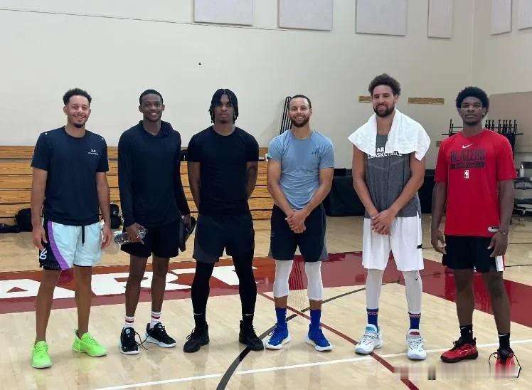 詹姆斯黑粉多？克莱汤普森才是NBA黑粉最多的球员！

都说詹姆斯黑粉多，但算到头