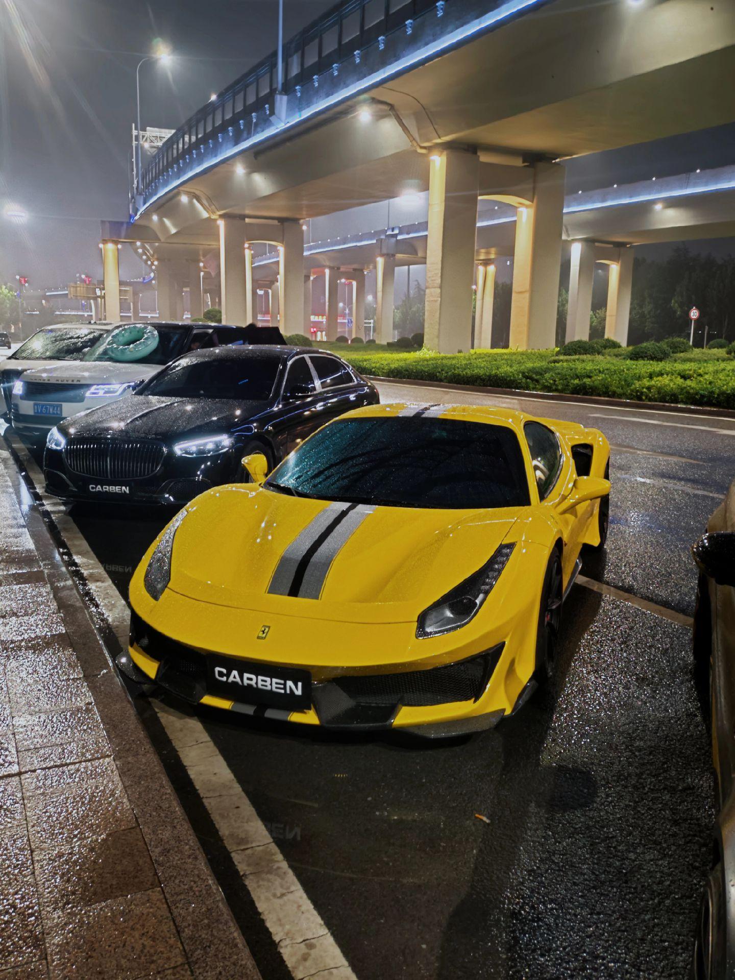 雨中的488真好看啊😍
