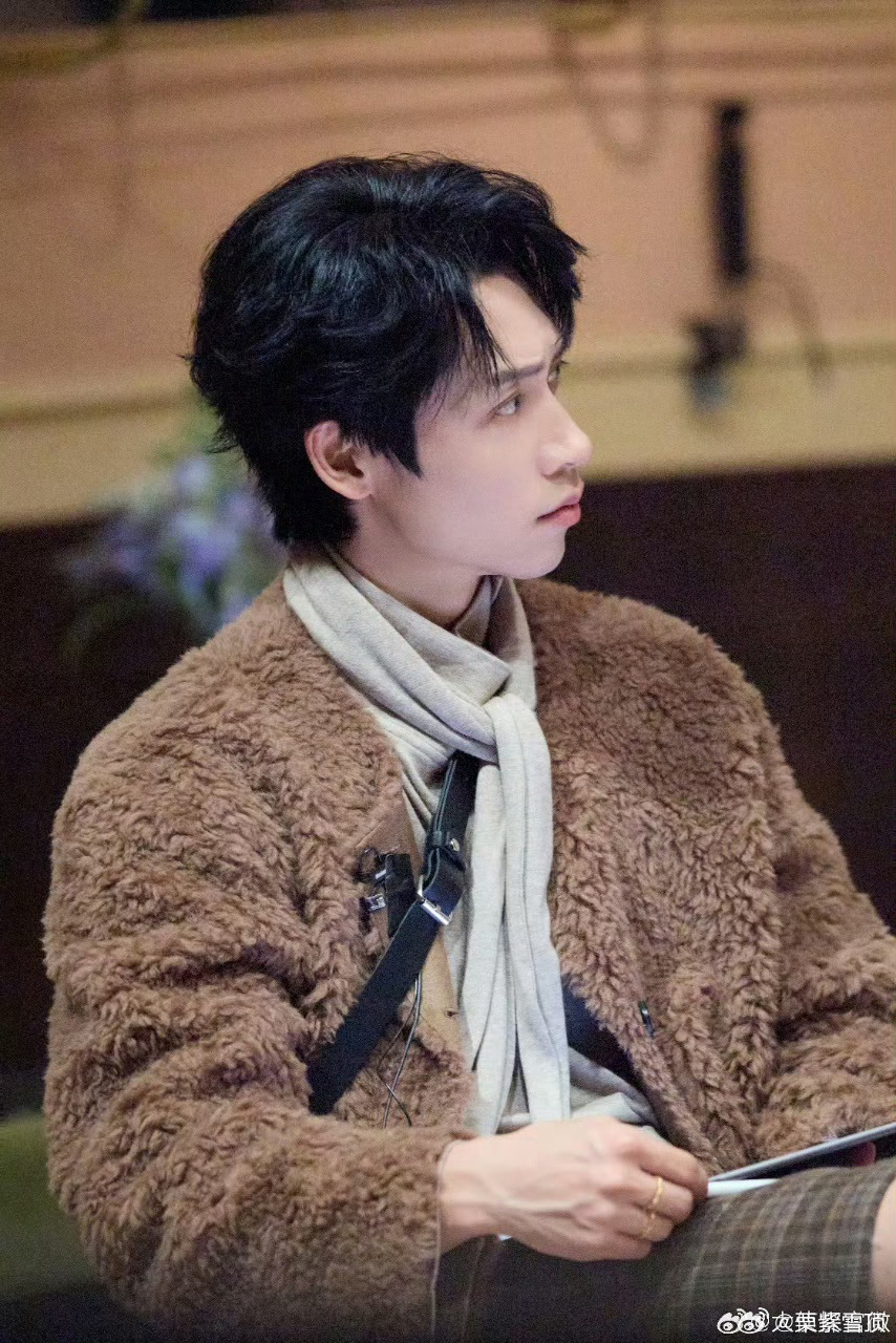 魏晨精准吐槽恋综PD大侦探 大侦探找线索差点给魏晨找破防了录制恋综出现命案、明明