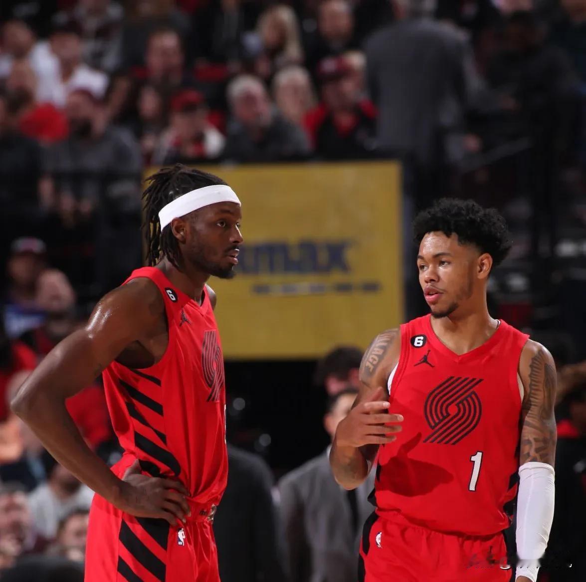 开拓者将至少交易格兰特和西蒙斯其中一个#NBA#