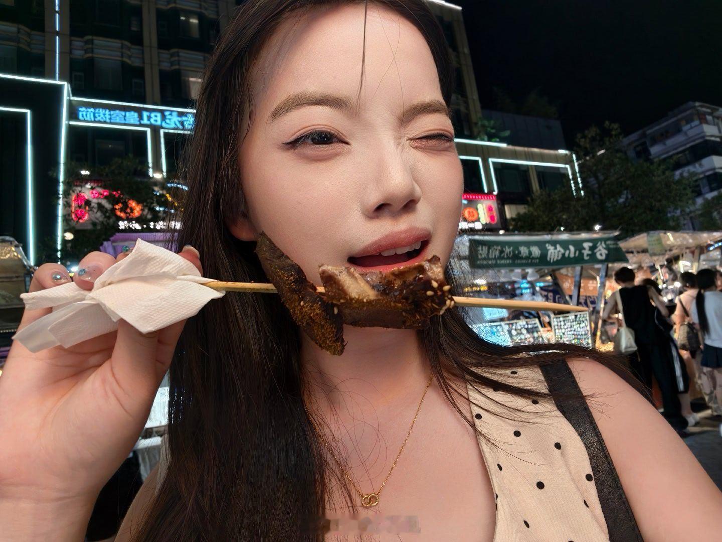 打卡武林夜市，今天主打一个豪吃大吃特吃 