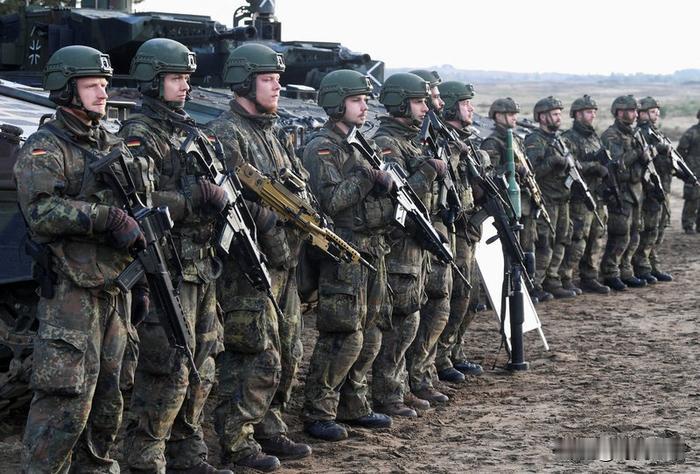 面对咄咄逼人的特朗普，德国宣布向格陵兰岛派遣13名战士参加军演，以展示欧洲国家有