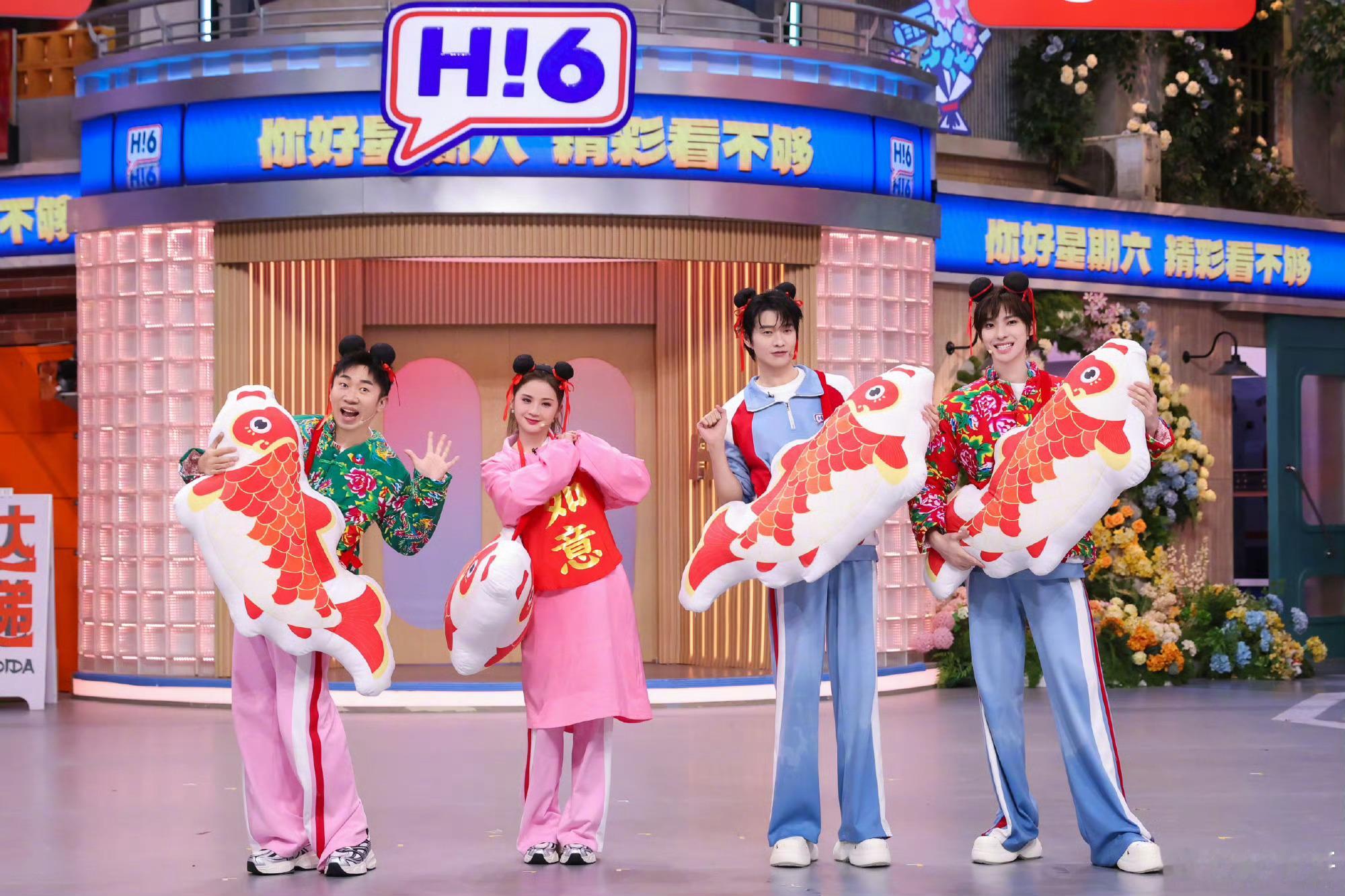 你好星期六街晚提前过年了今夜好六街提前开启欢乐派对，“街晚选拔赛”全员大比拼！你