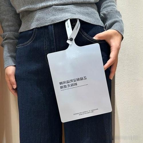 女装防退吊牌、防拆丝带层层升级，是道德退步，还是诚信崩盘？🔥
 
从小小的吊牌