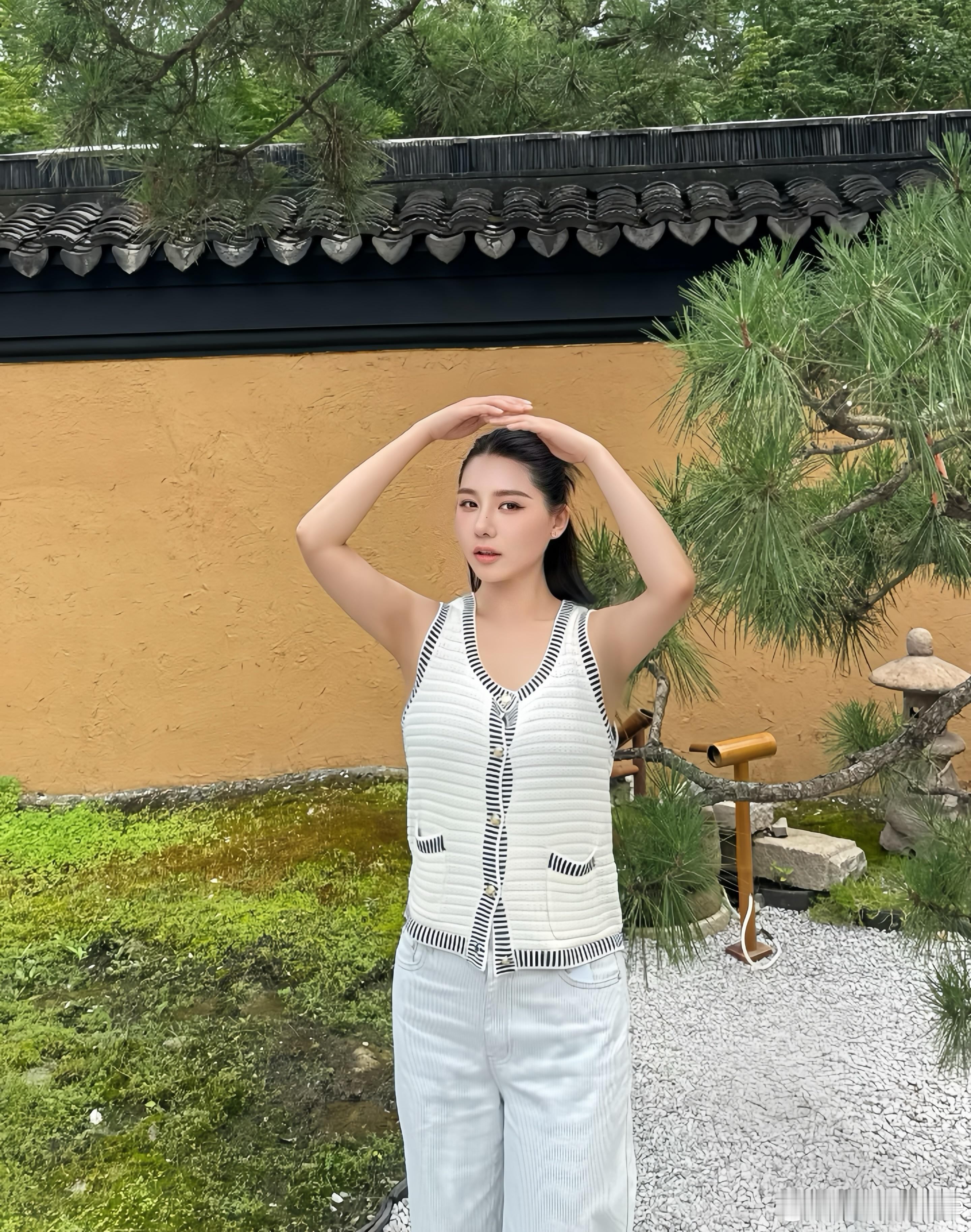 🧘🏻‍♀️  ​​​