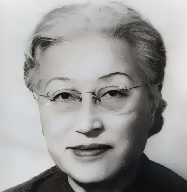 1971年，84岁的蒋介石收到了前妻陈洁如的遗书，书信中寥寥数语，道尽了这个女人