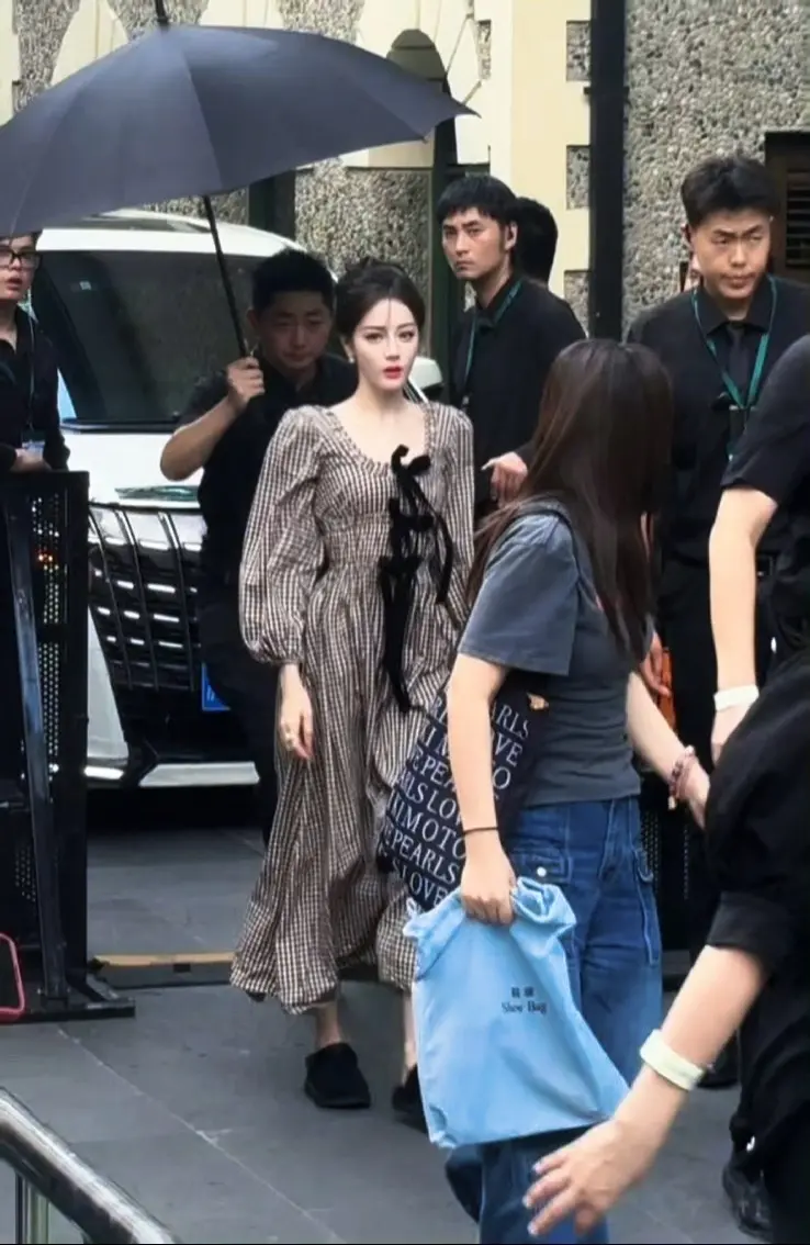 生图美成这样。枭起青壤