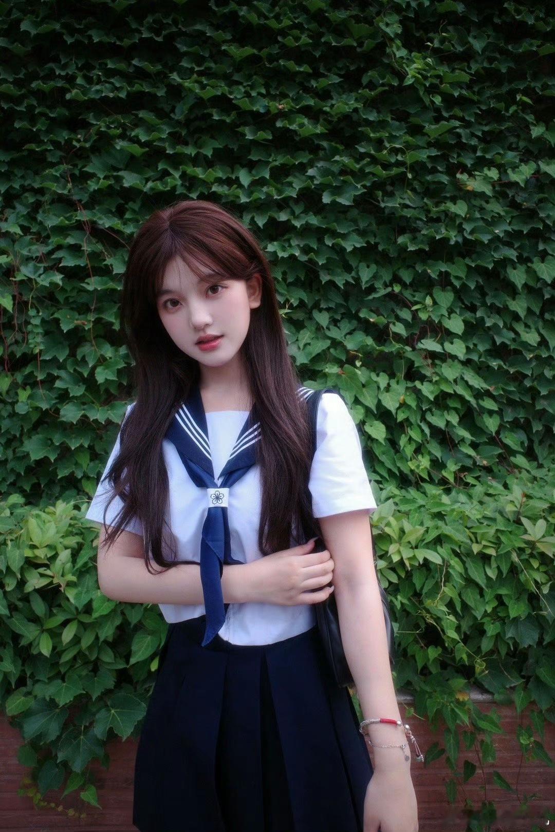 爱拍照的女生到底有多迷人呢?青春是那么美好，春天当然要拍Jk拍照啦~ ​​​