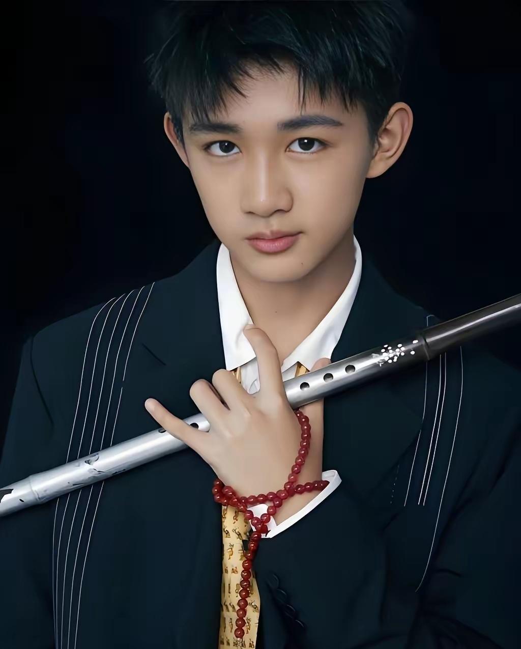 这两天不断刷到当红小生荣梓杉和刘奕畅的糗闻，都是小鲜肉，颜值高。
     荣梓