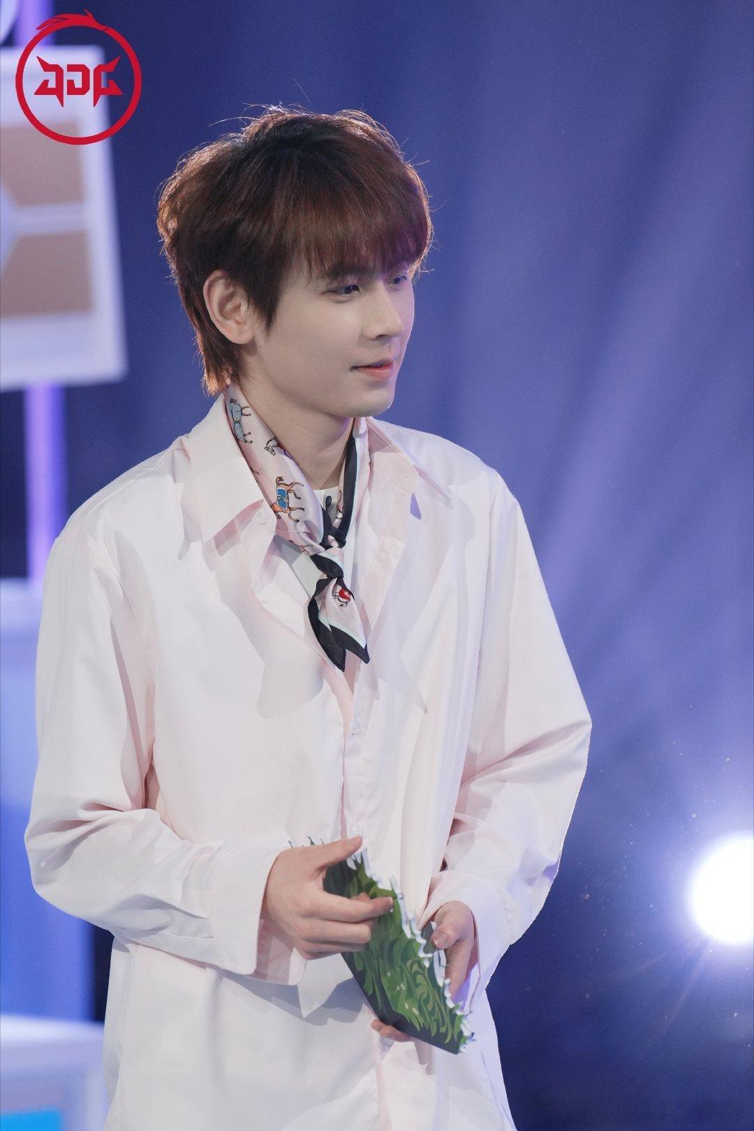 无畏NoFear 🍑心光自为引多远都无畏 “想用每日的温柔和月亮花换取一束光 