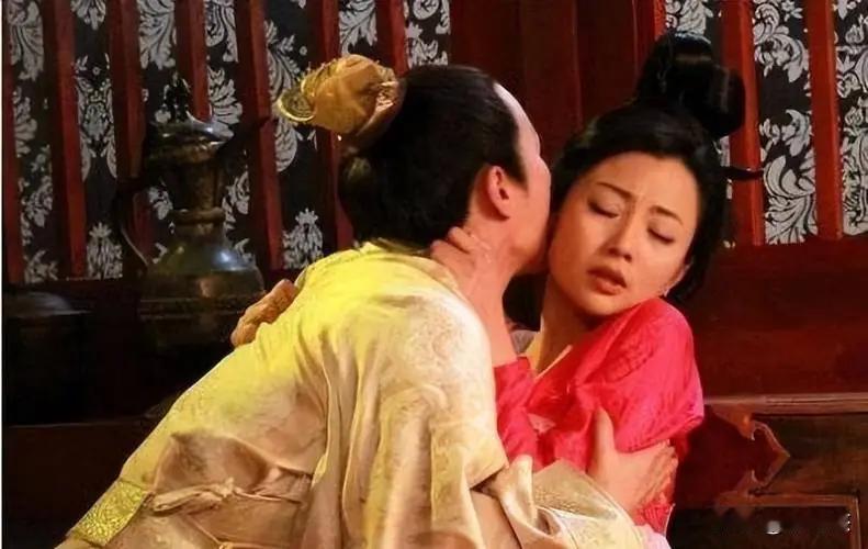 1582年的一天，李太后发现日夜伺候自己的宫女王氏，一天天肚子大了起来，而且时不