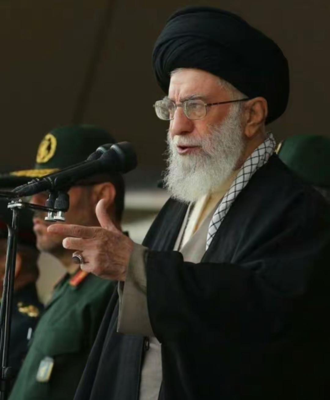 伊朗威胁美国必须妥协，否则伊朗能够轻而易举的攻入美国在中东的军事基地！当地时间2