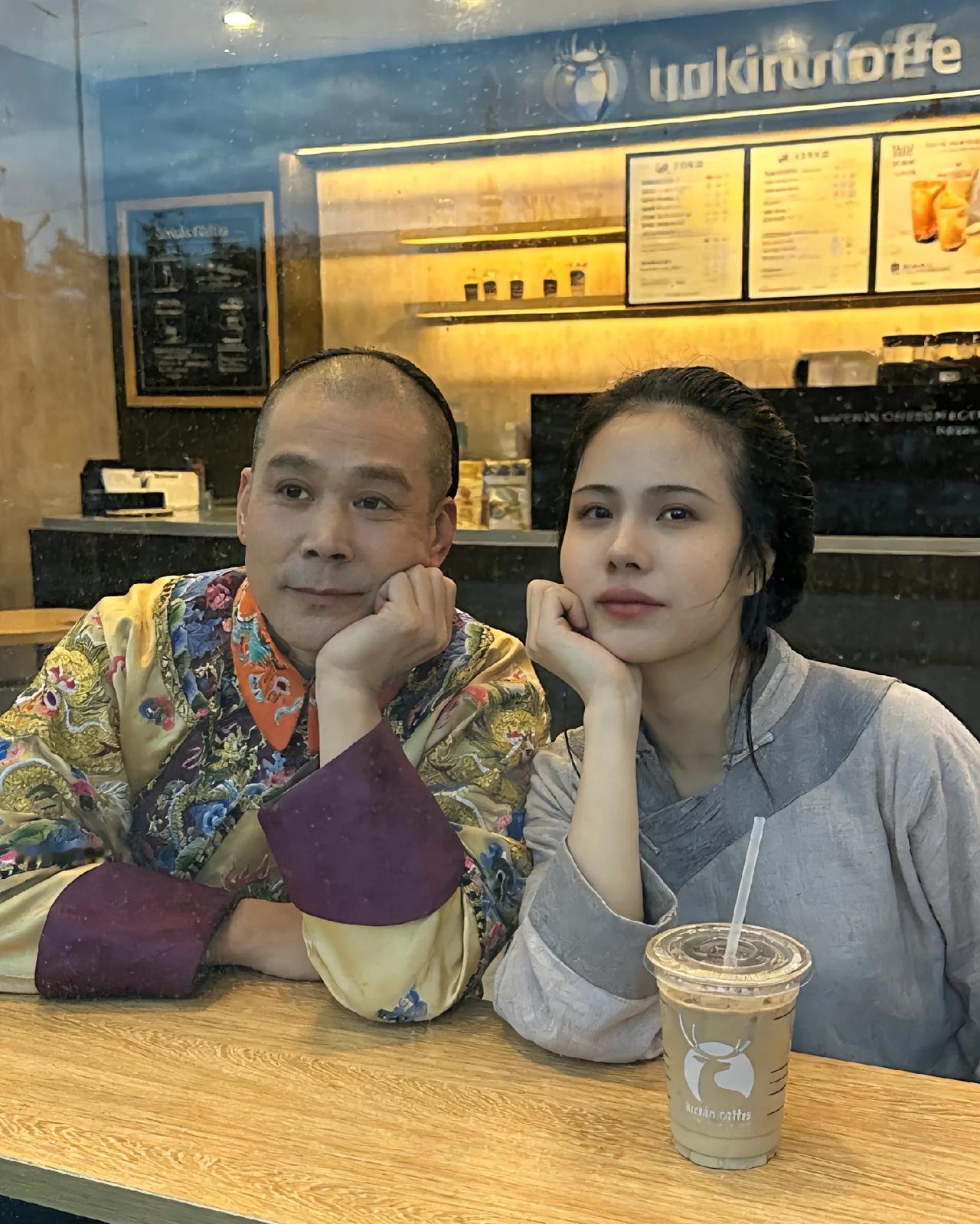 太子和郑春华跑出来喝奶茶了