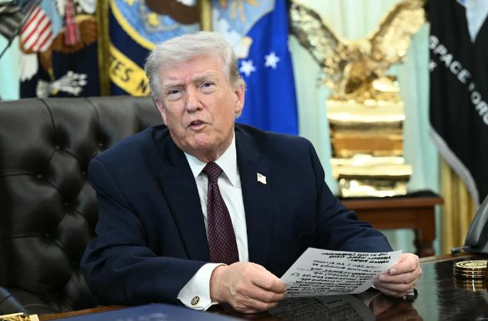 记者：总统先生，蓄意攻击民用基础设施是否违反了国际法与日内瓦公约？

特朗普：你