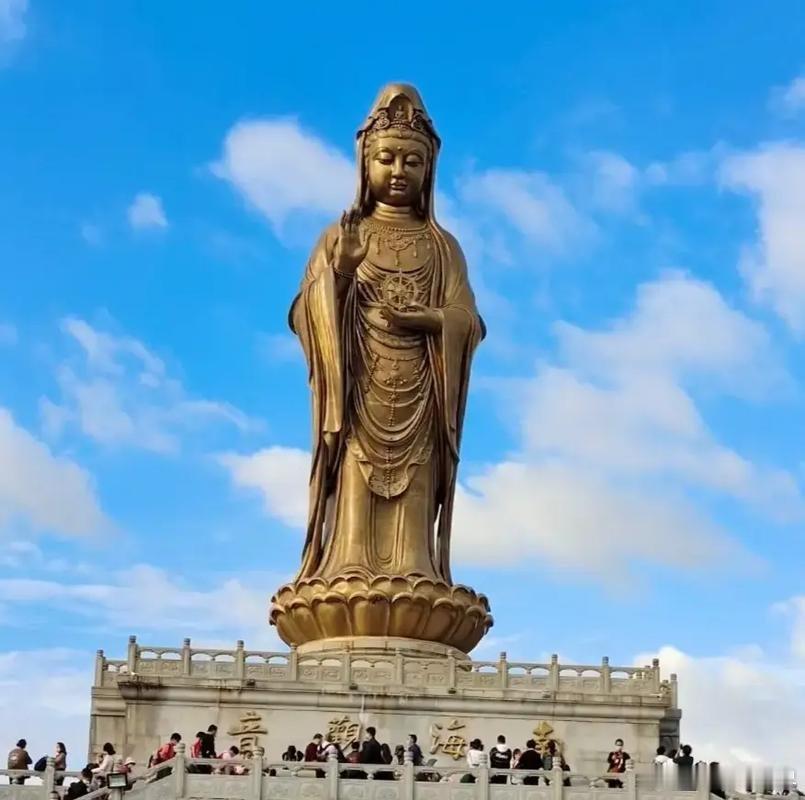【观世音菩萨十二大愿】第一  广发弘誓愿。第二  常居南海愿。第三  寻声救苦愿