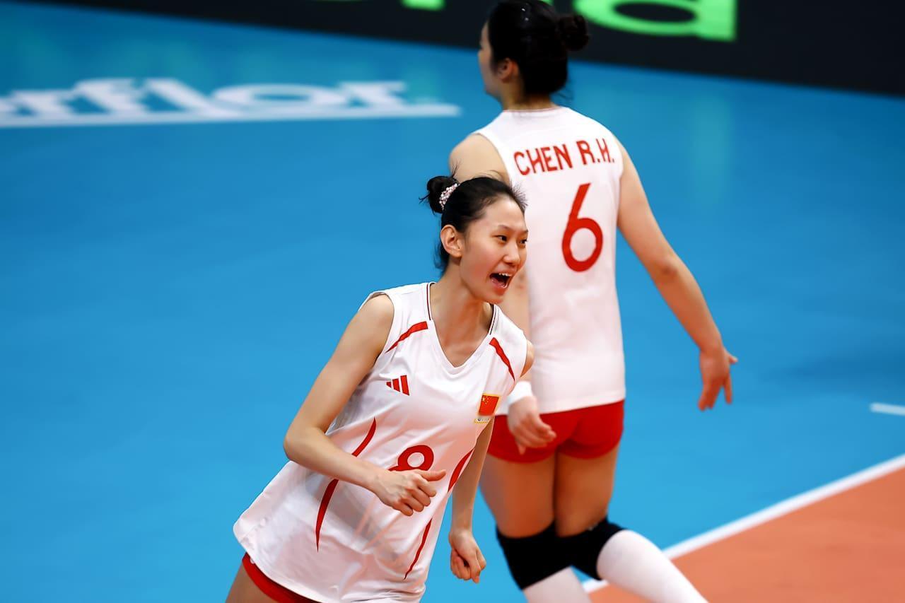 U17中国女排无缘决赛！
差距颇大，全场进攻仅拿19分！
美国女排3-0完胜，未
